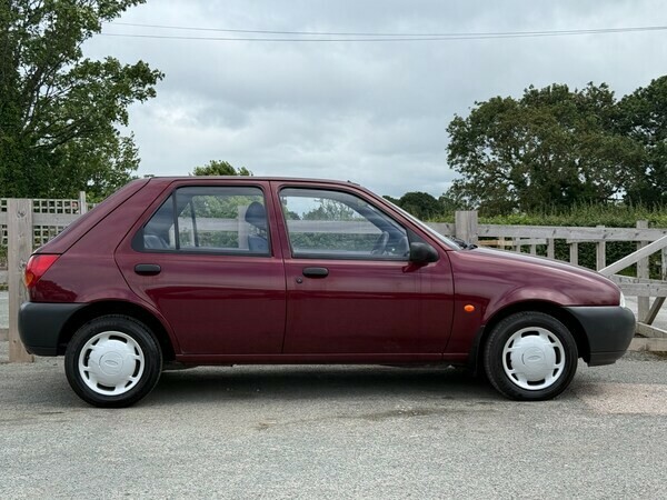 Ford Fiesta Hatchback 1998 S919AKP Red #4