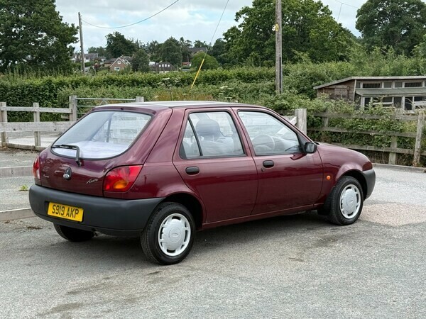 Ford Fiesta Zetec Silver #9