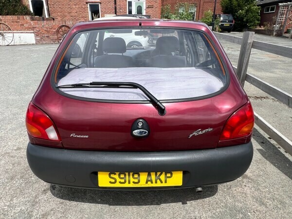 Ford Fiesta Zetec Silver #10