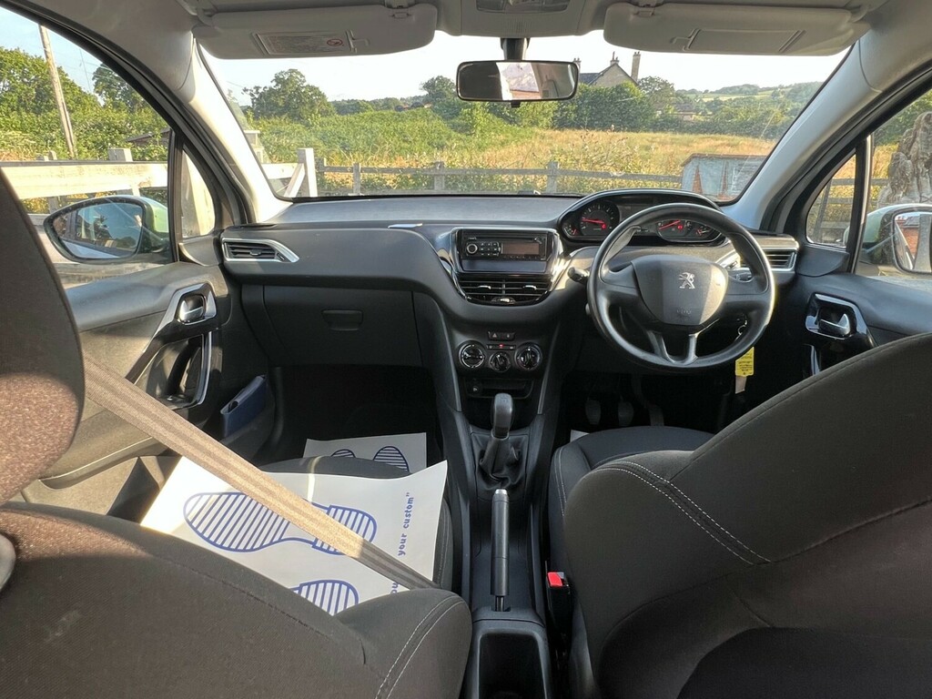 Peugeot 208 Hatchback 1.4 Hdi Access 2012 Silver #2