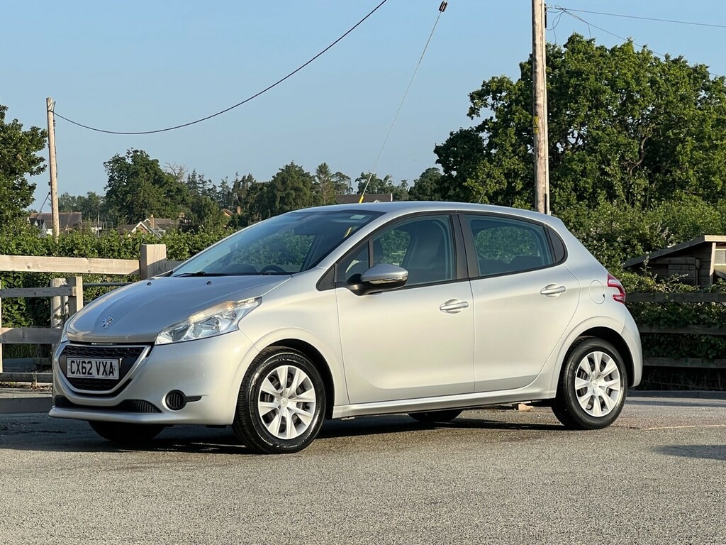 Peugeot 208 Hatchback 1.4 Hdi Access 2012 Silver