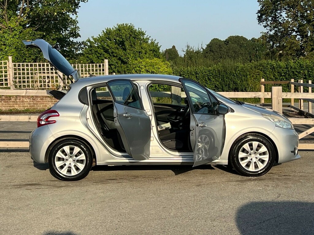Peugeot 208 Hatchback 1.4 Hdi Access 2012 Silver #3