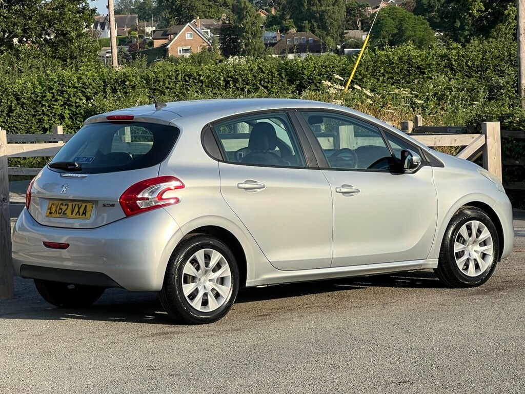 Peugeot 208 Hatchback 1.4 Hdi Access 2012 Silver #4