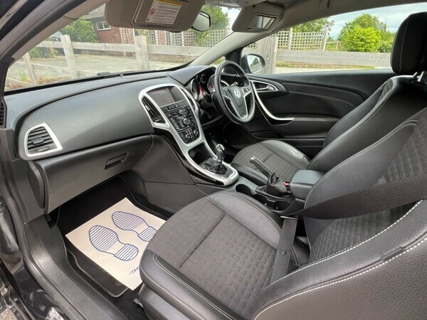 Vauxhall Astra GTC Coupe 2.0 Cdti Sri 2013 VX63MMJ Black #4