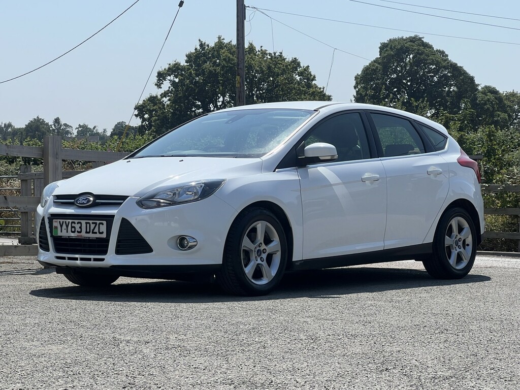 Ford Focus Hatchback 1.6 Tdci Zetec Navigator 2013 White