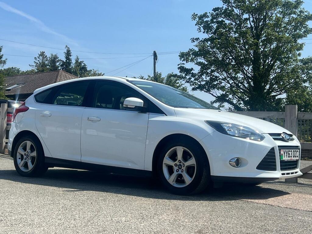Ford Focus Hatchback 1.6 Tdci Zetec Navigator 2013 YY63DZC White #3
