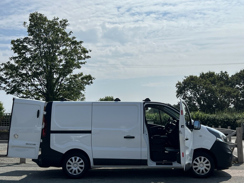 Vauxhall Vivaro Panel Van 1.6 Cdti 2900 Ecoflex 2016 FP16EJD White #3