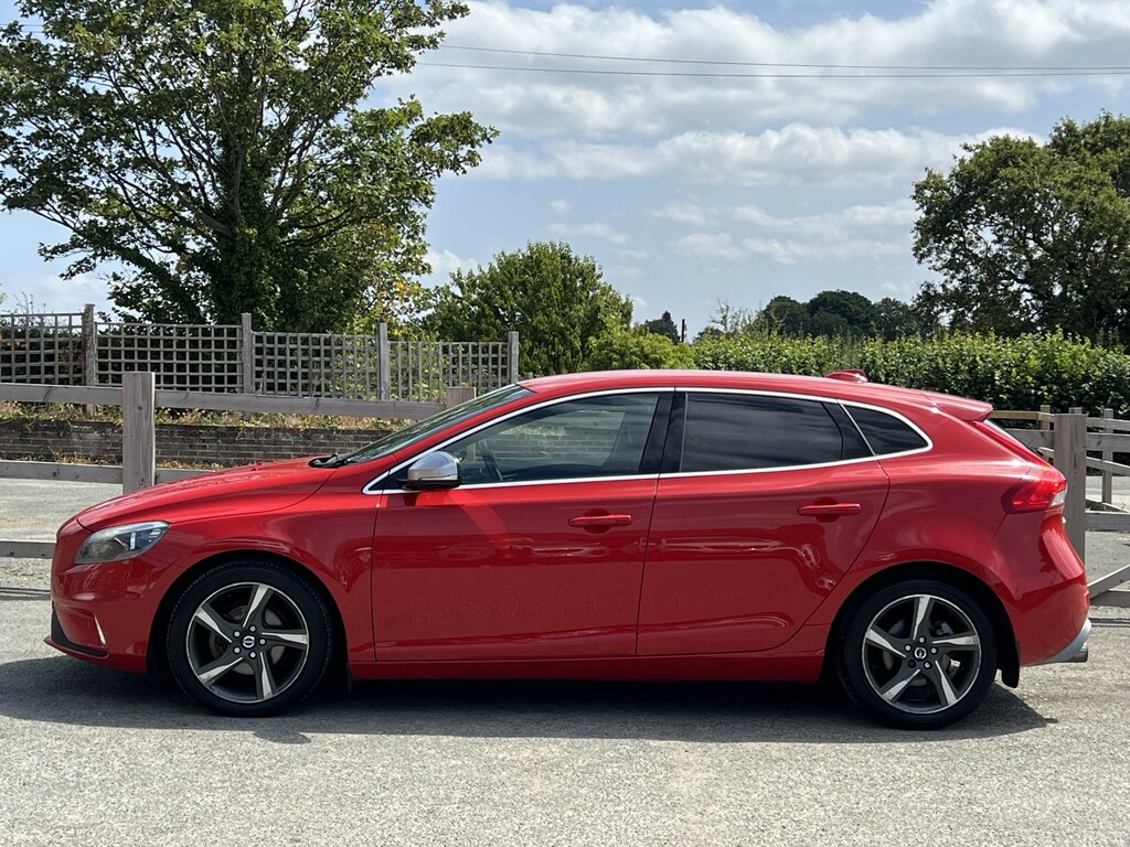 Volvo V40 Hatchback 1.6 D2 R-design 2013 V40HUG Red #4