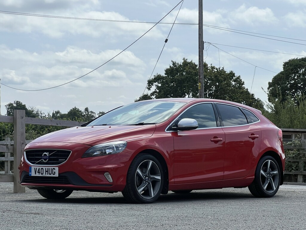 Volvo V40 Hatchback 1.6 D2 R-design 2013 Red