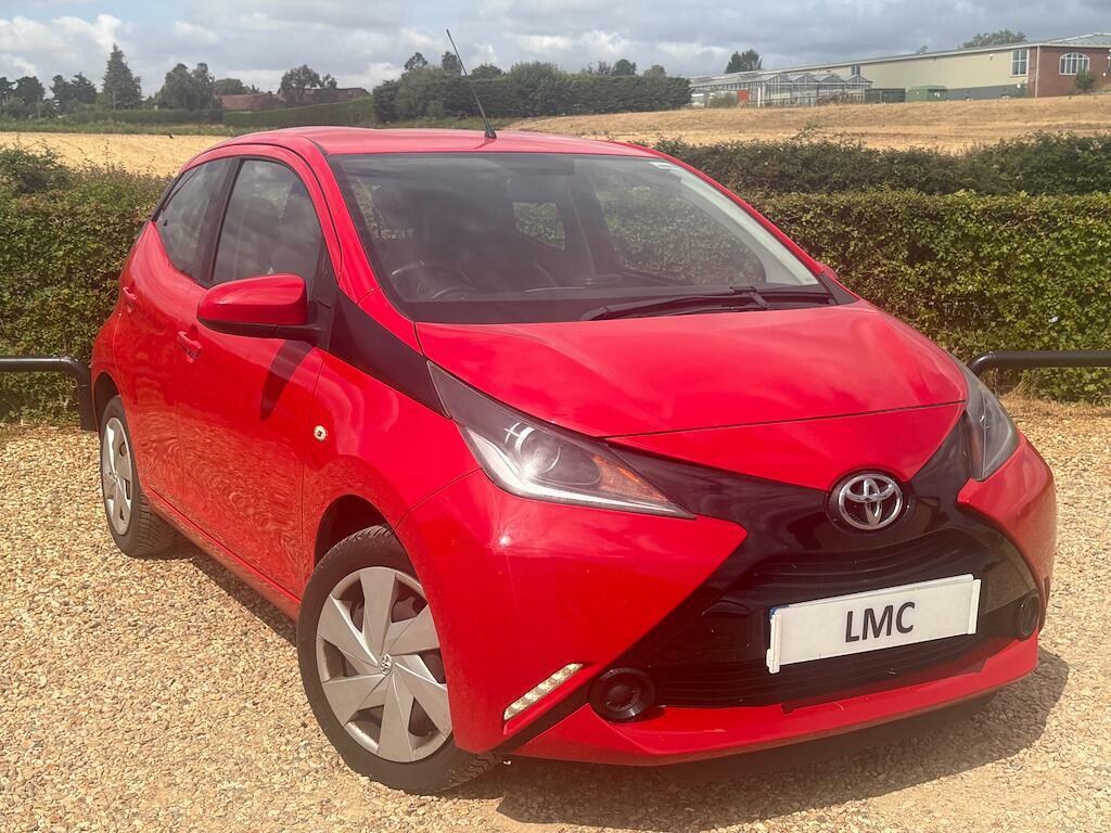 Toyota Aygo X X-play Red
