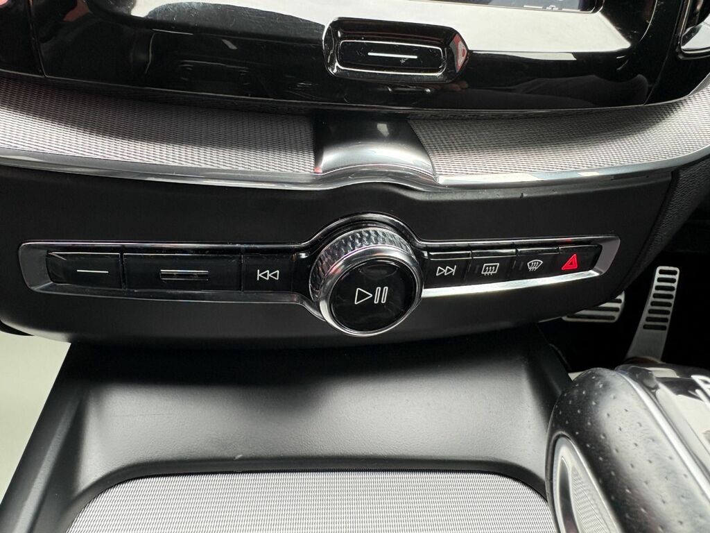 Volvo XC60 R Design White #17