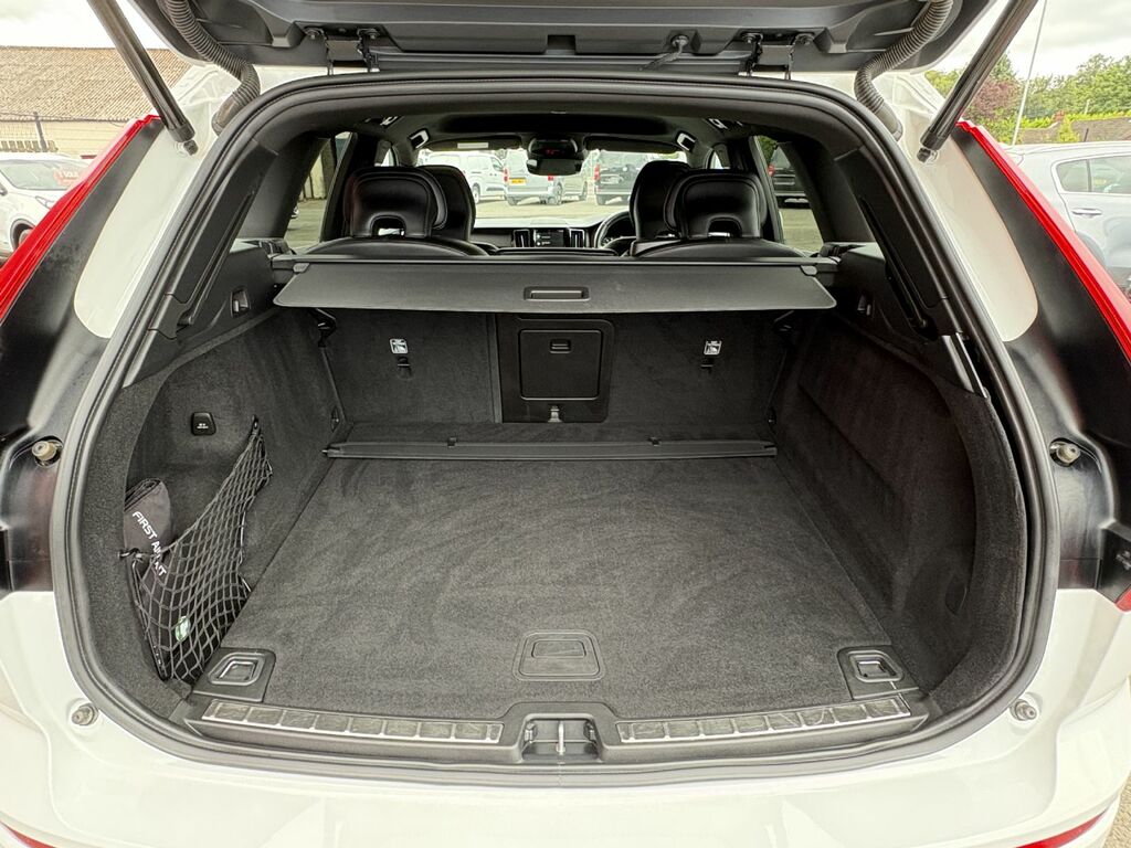 Volvo XC60 R Design White #8