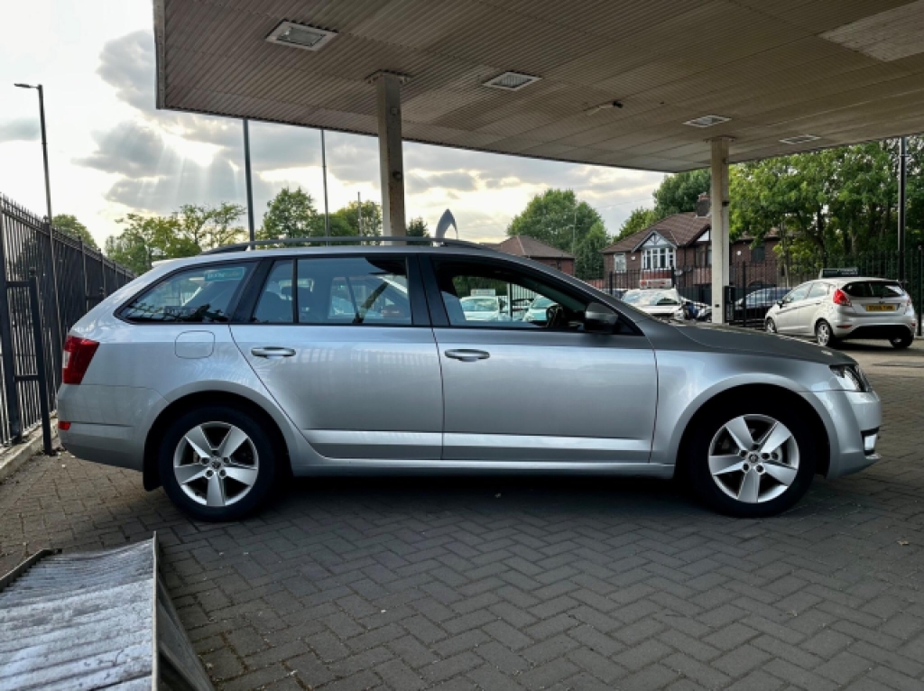 Skoda Octavia 1.6 Tdi Se Silver #4