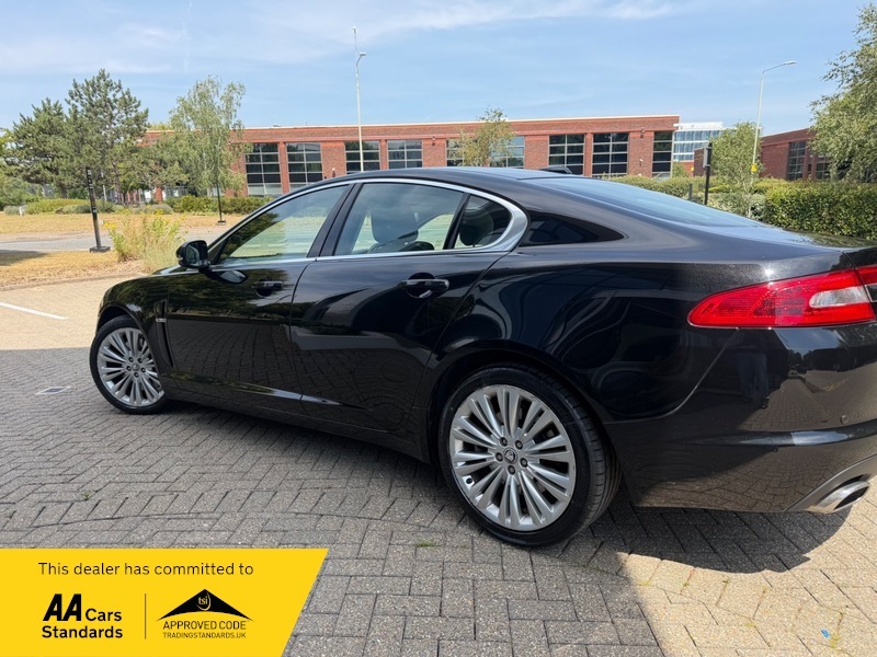 Jaguar XF 3.0D V6 Premium Luxury Black #4