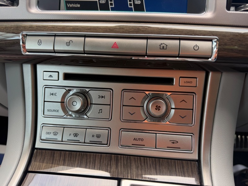 Jaguar XF Saloon 3.0D S V6 Portfolio Euro 5 20106 Silver #33