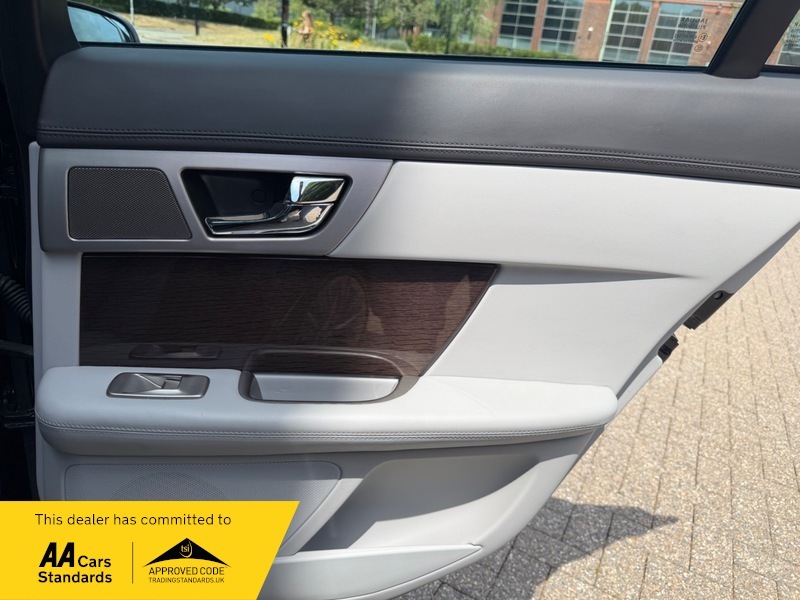 Jaguar XF Saloon 3.0D S V6 Portfolio Euro 5 20106 Silver #24
