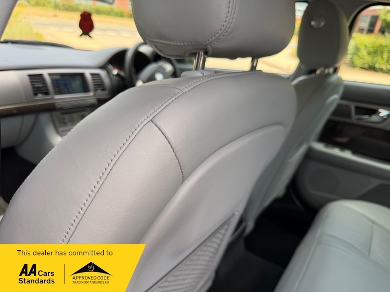 Jaguar XF Saloon 3.0D S V6 Portfolio Euro 5 20106 Silver #20