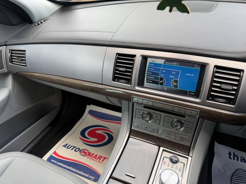 Jaguar XF Saloon 3.0D S V6 Portfolio Euro 5 20106 Silver #37