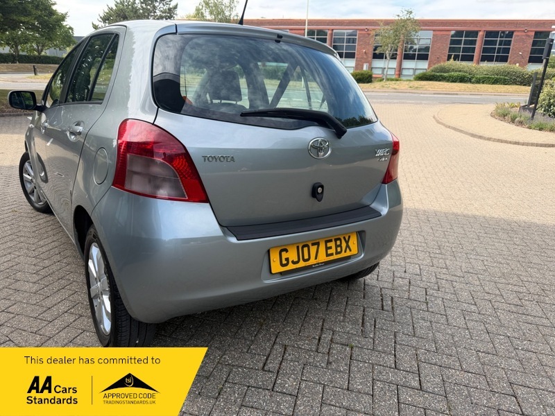 Toyota Yaris 1.3 Vvt-i Zinc Black #7
