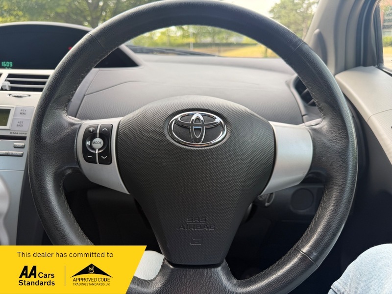 Toyota Yaris 1.3 Vvt-i Zinc Black #35