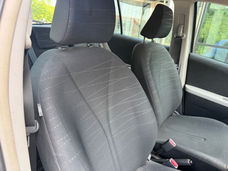 Toyota Yaris 1.3 Vvt-i Zinc Black #30