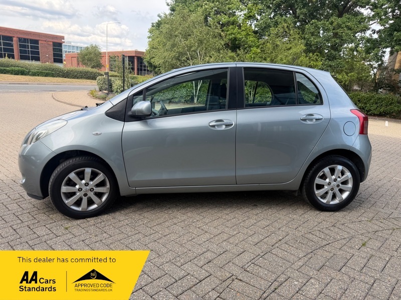 Toyota Yaris 1.3 Vvt-i Zinc Hatchback Silver #4