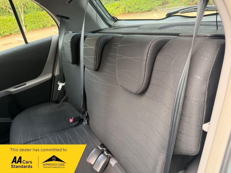 Toyota Yaris 1.3 Vvt-i Zinc Black #19