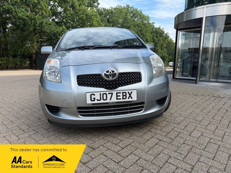 Toyota Yaris 1.3 Vvt-i Zinc Hatchback Silver #2