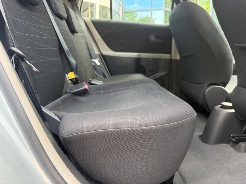 Toyota Yaris 1.3 Vvt-i Zinc Black #23