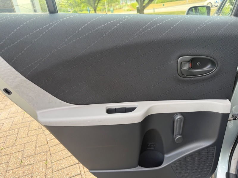 Toyota Yaris 1.3 Vvt-i Zinc Black #18