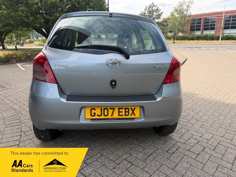 Toyota Yaris 1.3 Vvt-i Zinc Black #8