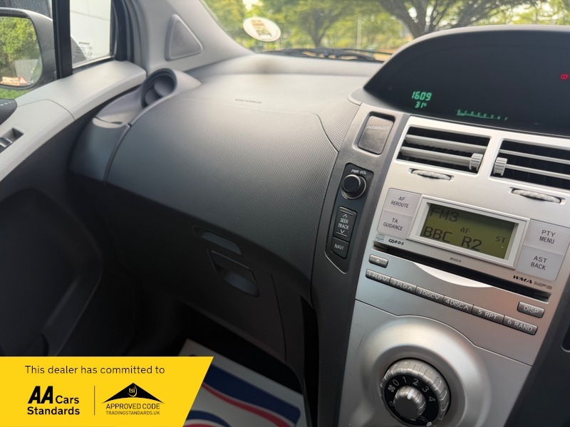 Toyota Yaris 1.3 Vvt-i Zinc Black #34