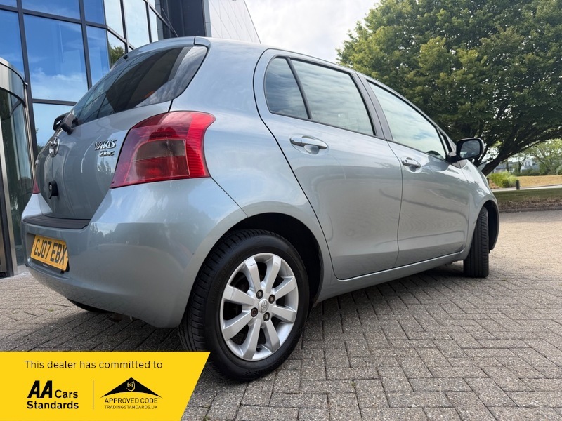 Toyota Yaris 1.3 Vvt-i Zinc Black #10