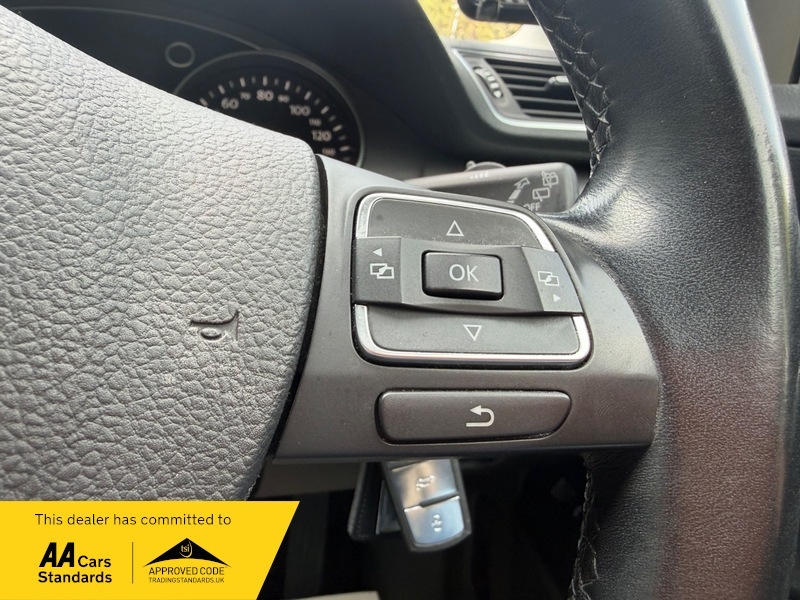 Volkswagen Passat Executive Tdi Bluemotion Technology 4-Door Blue #42
