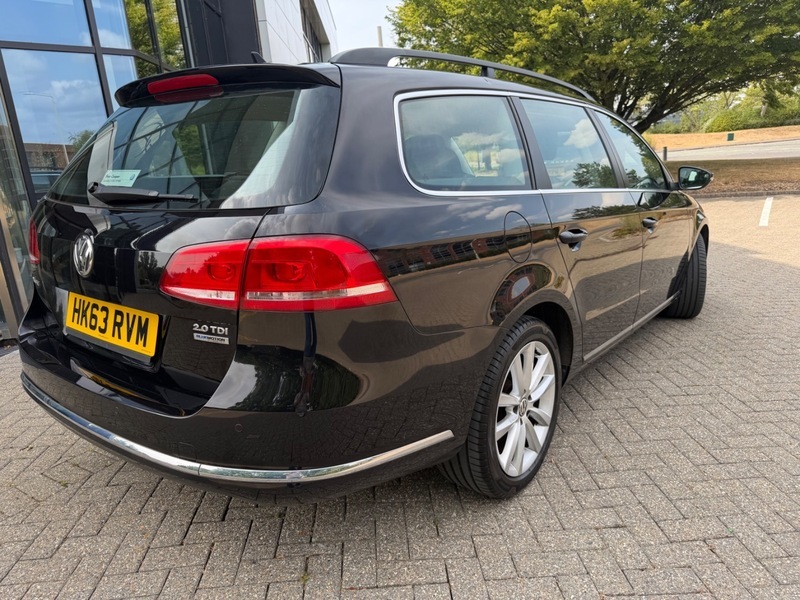 Volkswagen Passat Executive Tdi Bluemotion Technology 4-Door Blue #11