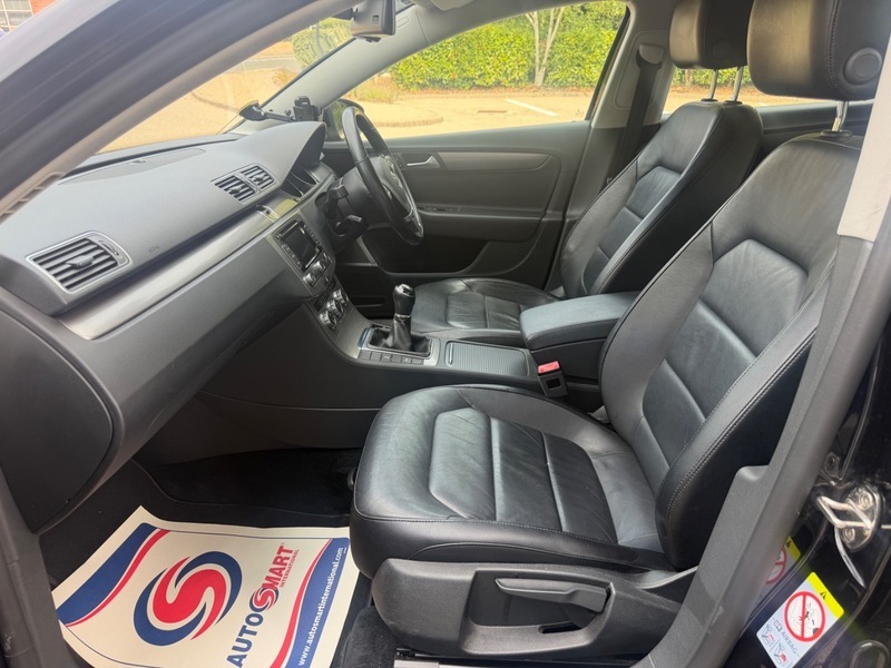 Volkswagen Passat Executive Tdi Bluemotion Technology 4-Door Blue #27
