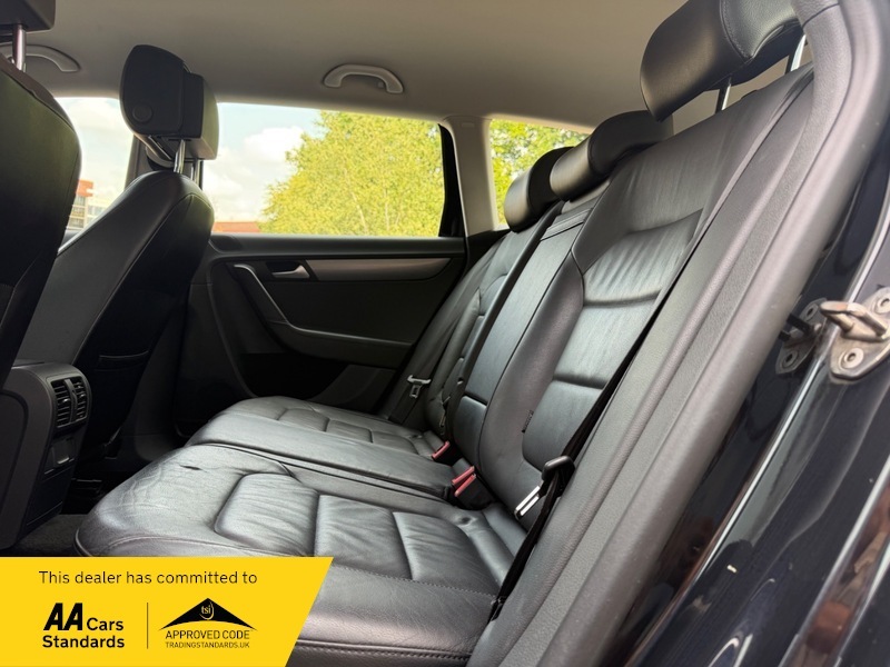 Volkswagen Passat Executive Tdi Bluemotion Technology 4-Door Blue #20