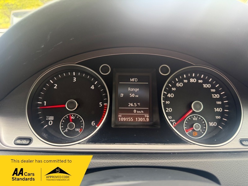 Volkswagen Passat Executive Tdi Bluemotion Technology 4-Door Blue #39