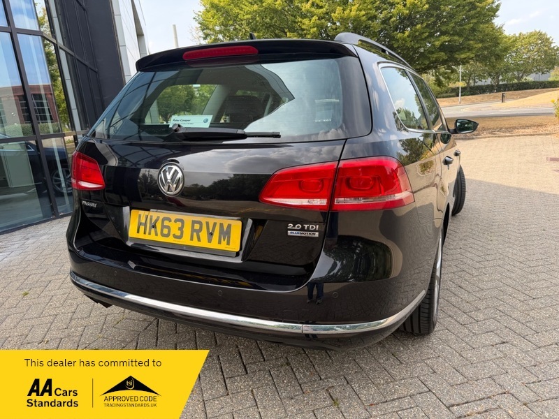 Volkswagen Passat Executive Tdi Bluemotion Technology 4-Door Blue #10