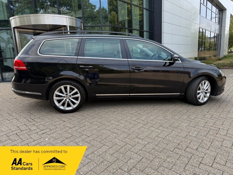 Volkswagen Passat Executive Tdi Bluemotion Technology 4-Door Blue #13