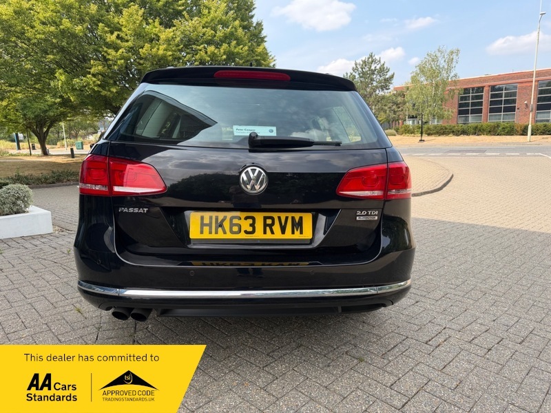 Volkswagen Passat Executive Tdi Bluemotion Technology 4-Door Blue #9