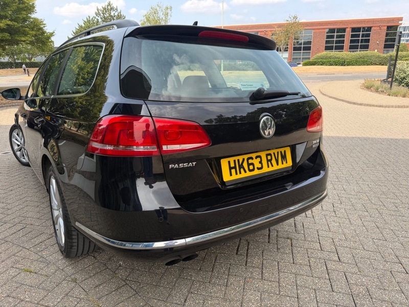 Volkswagen Passat Executive Tdi Bluemotion Technology 4-Door Blue #8