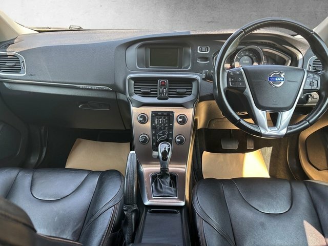 Volvo V40 Cross Country 2.0 D2 Lux Hatchback Euro 6 Ss Black #2