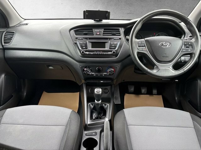 Hyundai I20 1.2 Se Hatchback Euro 6 84 Ps FL67WDX White #2