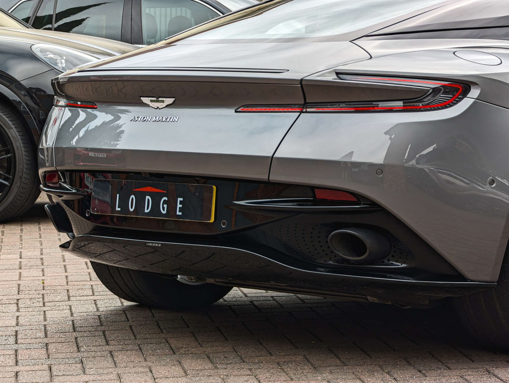Aston Martin DB11 V12 Amr Touchtronic Blue #19