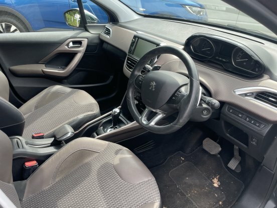 Peugeot 2008 1.2 Allure Brown