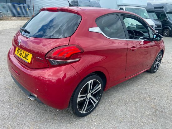 Peugeot 208 1.2 Gt Line Red