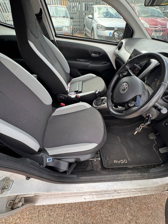 Toyota Aygo 1.0 X-play White