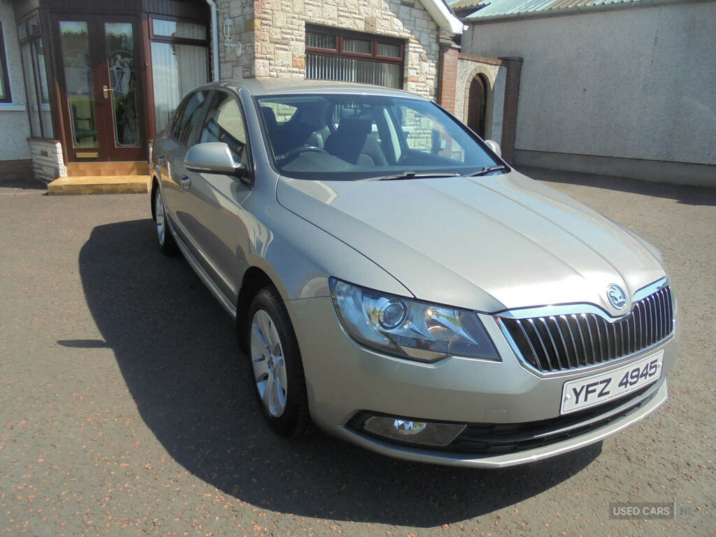Skoda Superb 1.6 Tdi Cr S Brown