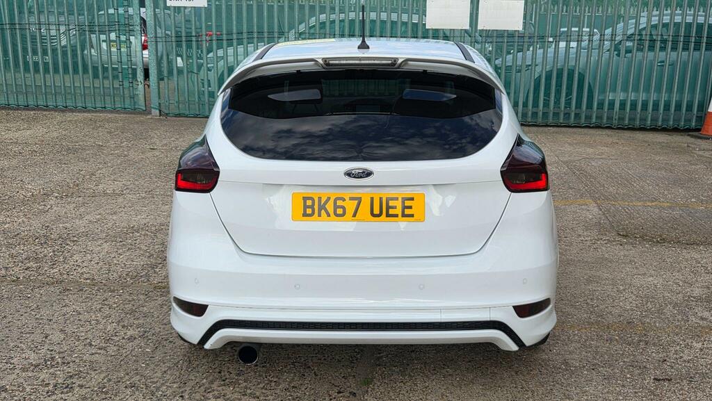 Ford Focus Hatchback White #6